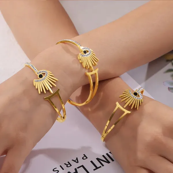 Gold_Retro_Eye_Bracelets_For_Women